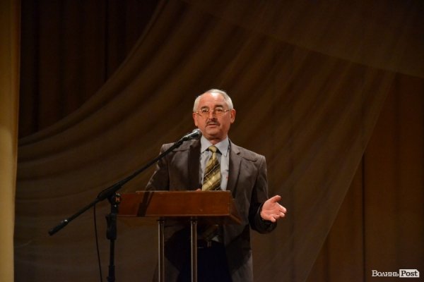 У Луцьку «вершили долю» переповненого авторинку. ФОТО 