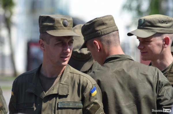 У Луцьку вже почали святкувати День Конституції. ФОТО