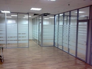 Скляні перегородки в інтер'єрі сучасних офісів*