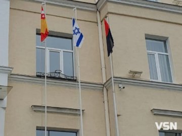 Знак солідарності: біля Луцькради замайорів прапор Ізраїлю