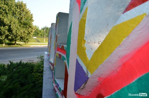 Ще один в'їзний знак «ЛУЦЬК» став різнокольоровим. ФОТО. ДОПОВНЕНО