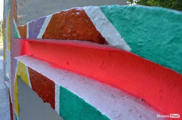 Ще один в'їзний знак «ЛУЦЬК» став різнокольоровим. ФОТО. ДОПОВНЕНО