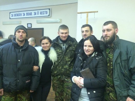 Колишні військовополонені з 51-ї бригади їдуть додому. ФОТО.ДОПОВНЕНО