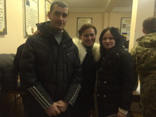 Колишні військовополонені з 51-ї бригади їдуть додому. ФОТО.ДОПОВНЕНО