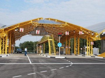 Святкова контрабанда: на «Ягодині» у чоловіка вилучили ікону із зображенням святого Миколая