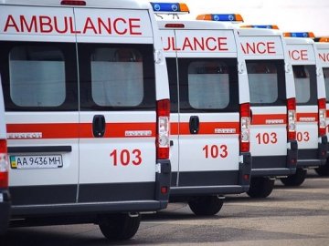 Волинські медики надали допомогу людині, яка травмувалась на водоймі