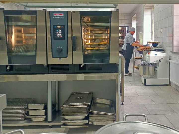 Чим годують наших дітей: показали, як працює шкільна їдальня на Волині