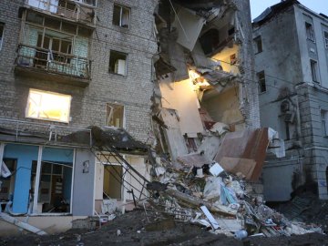 У центрі Харкова російська ракета влучила у багатоповерхівку. ФОТО