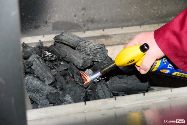 У Луцьку запрацювала перша реберня, де готують просто на вогні. ФОТО*