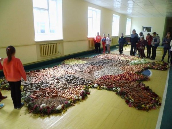 У Ківерцях школярі виклали їстівну карту України на підтримку бійців АТО. ФОТО