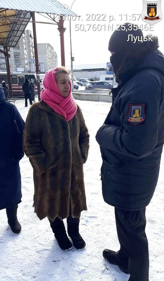 Муніципали запевняють, що розігнали жебраків з луцької автостанції. ФОТО