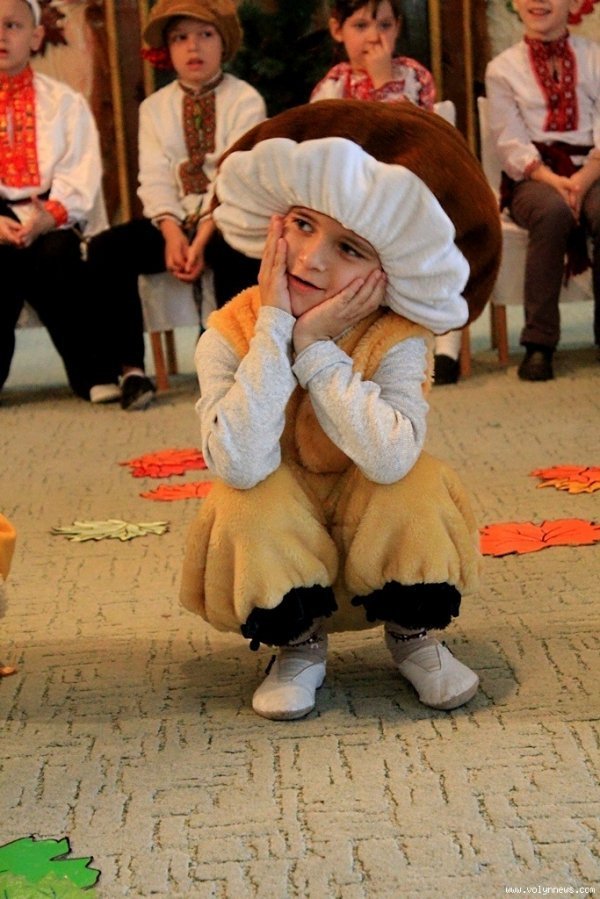 Як луцькі діти радіють осені. ФОТО