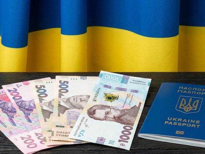 До Дня Незалежності українці отримають від 450 до 3100 гривень: кому виплатять допомогу