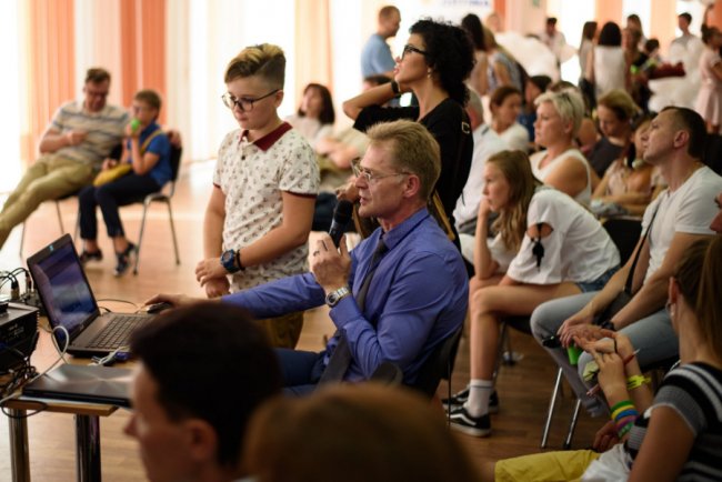 У Луцьку презентують першу ліцензовану дистанційну школу «Оптіма»*