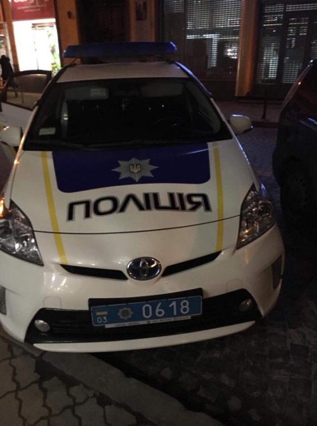 У Львові виявили поліцейське авто з водієм напідпитку. Той сказав, що приїхав з Луцька