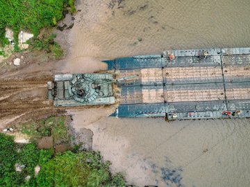 У Білорусі через Прип’ять за 6 кілометрів від України перекинули понтонний міст – ЗМІ 