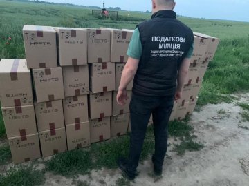 На трасі «Львів-Радехів-Луцьк» затримали бус із контрабандними цигарками на 2,5 мільйона гривень