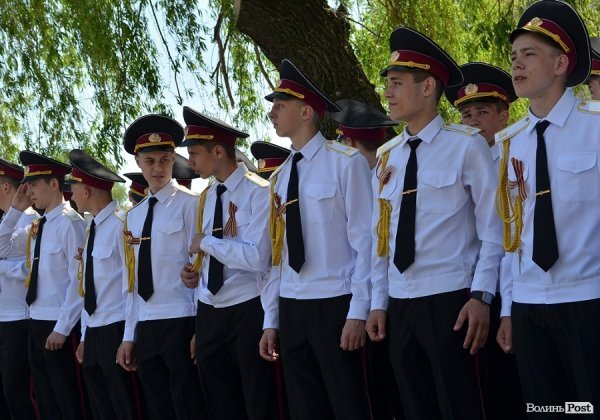 Луцьк напередодні Дня Перемоги: вишиванки і георгіївські стрічки. ФОТО