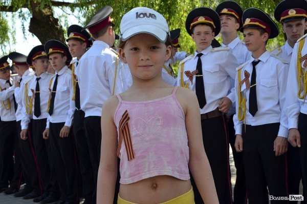 Луцьк напередодні Дня Перемоги: вишиванки і георгіївські стрічки. ФОТО