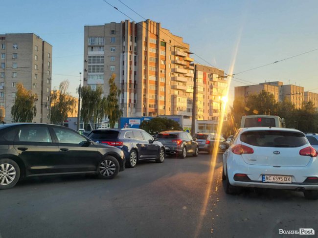 Біля Північного ринку в Луцьку через автопригоду ускладнений рух