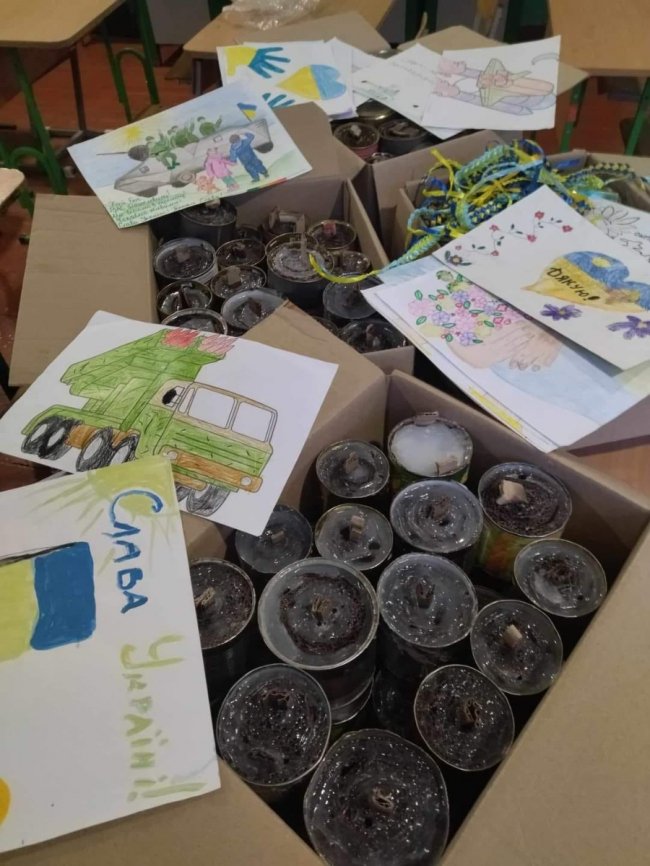 Школярі з Волині вчергове передали окопні свічки для ЗСУ