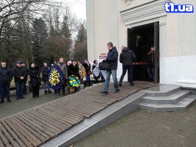 У Луцьку провели в останню путь атовця Сергія Денисюка. ФОТО