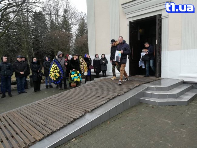 У Луцьку провели в останню путь атовця Сергія Денисюка. ФОТО