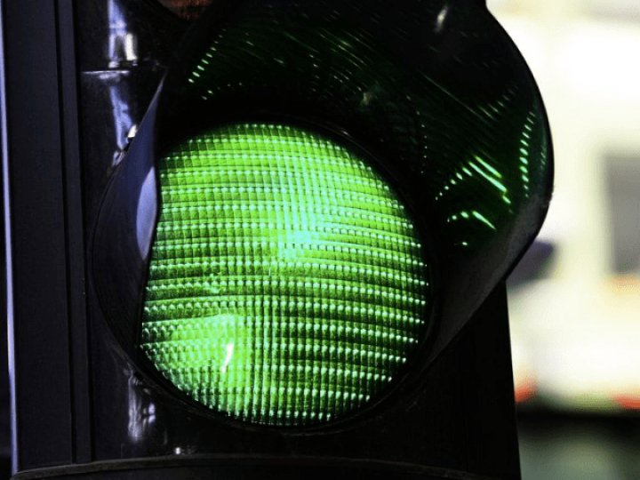 Люди не встигали перейти: у Луцьку змінять роботу світлофора біля обласної лікарні