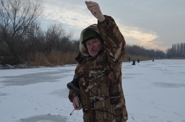 У Луцьку на Стиру почався сезон зимової риболовлі. ФОТО