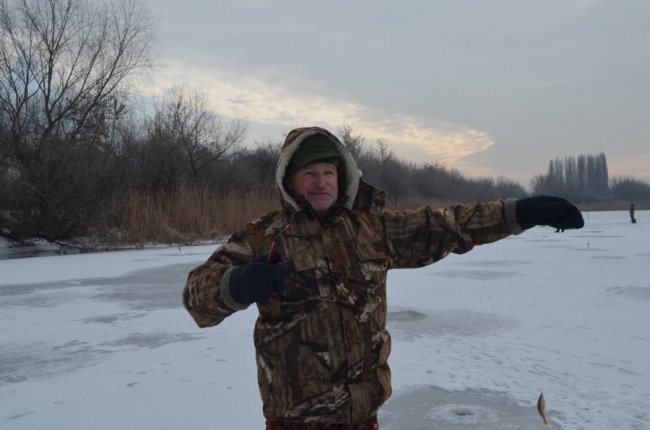 У Луцьку на Стиру почався сезон зимової риболовлі. ФОТО