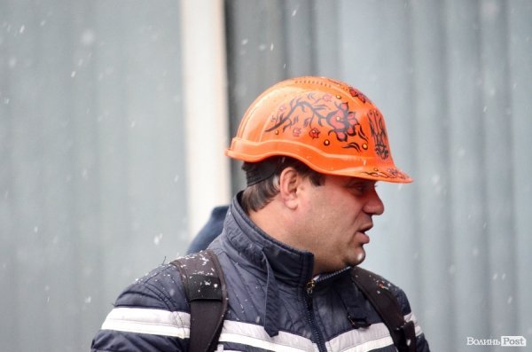 Луцькі студенти принесли прокурору області коктейль Молотова та бруківку. ФОТО