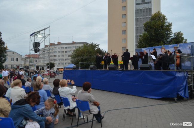 «Симфонія мого міста»: у центрі Луцька грали камерну музику. ФОТО