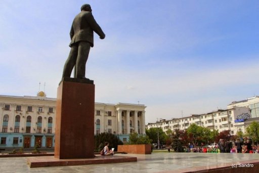 Кримчанка вийшла на одиночний пікет проти війни. ФОТО. ВІДЕО