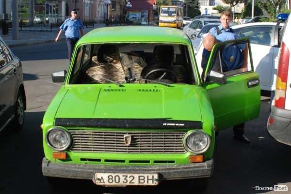 Один з керівників луцької міліції поштовхався з п'яними молодиками. ФОТО