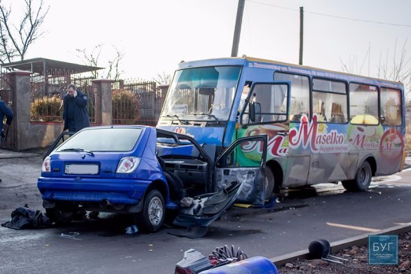 В Нововолинську Форд не розминувся з маршруткою. ФОТО