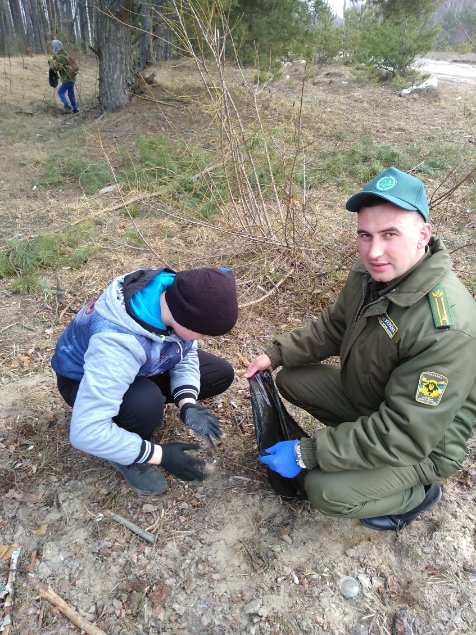 Сміття вивозили тракторами і підводами: як на Волині прибирали ліси. ФОТО