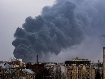 Російські окупанти знову завдали ракетного удару по Львівщині: є влучання
