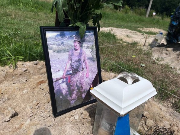 Поховали без почестей: доньці померлого бійця з Волині відмовили у перепохованні батька