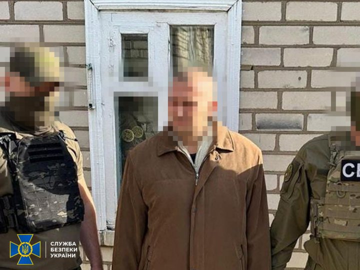 СБУ та ДБР затримали колаборанта, який допомагав росіянам катувати українських патріотів під час окупації Херсона