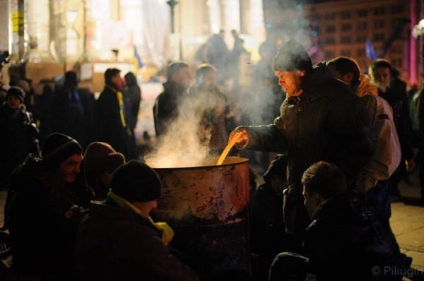 Євромайдан за півгодини до знесення. ФОТО