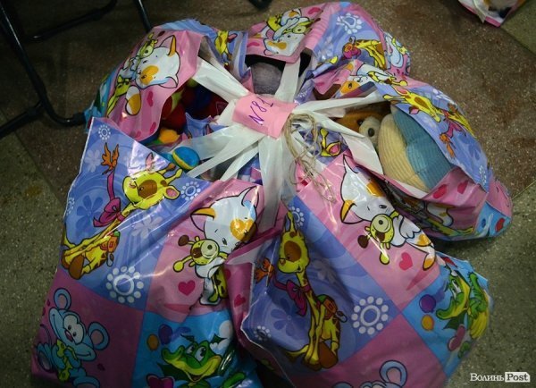 На Фабриці святого Миколая у Луцьку згуртували майже півтисячі волонтерів. ФОТО