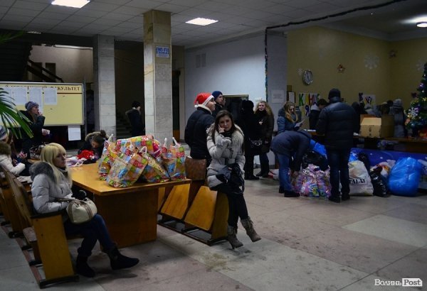 На Фабриці святого Миколая у Луцьку згуртували майже півтисячі волонтерів. ФОТО