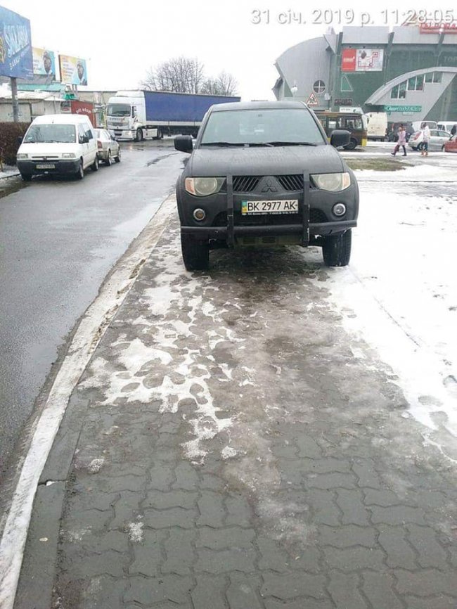 У Луцьку муніципали активно ловлять  «автоандонів». ФОТО 