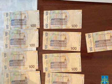 Вимагали хабарі за закриття сесії: у львівському університеті затримали декана та його заступника