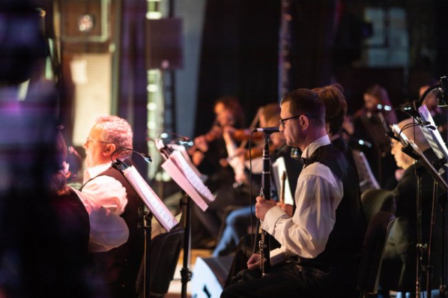 Концерт до Дня закоханих у волинському театрі зібрав аншлаг. ФОТО. ВІДЕО