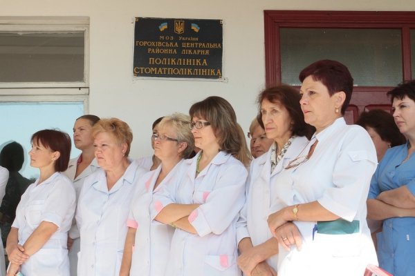 Горохівським медикам подарували новий реанімобіль. ФОТО