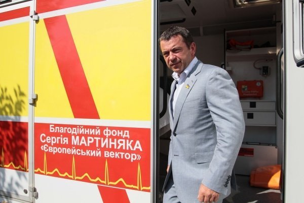 Горохівським медикам подарували новий реанімобіль. ФОТО