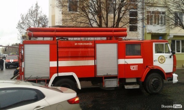 У центрі Луцька горів старовинний будинок. ФОТО 