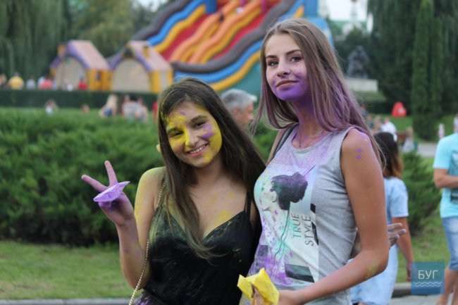 У місті на Волині кидалися фарбами. ФОТО