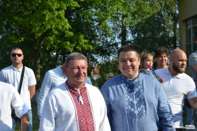 Без концерту, але у вишиванках: яким був «перший дзвінок» у луцькій гімназії №18. ФОТОРЕПОРТАЖ